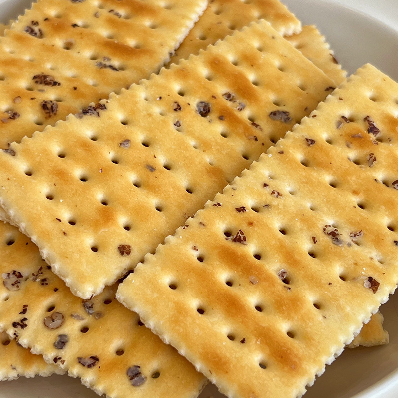 Rogge- en zeezoutsodacrackers