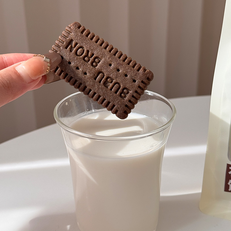 Koekjes met een hoog calcium- en ijzergehalte en cacaosmaak