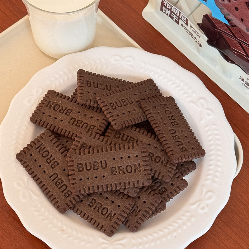 Koekjes met een hoog calcium- en ijzergehalte en cacaosmaak