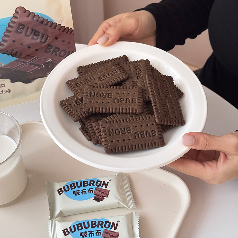 Koekjes met een hoog calcium- en ijzergehalte en cacaosmaak