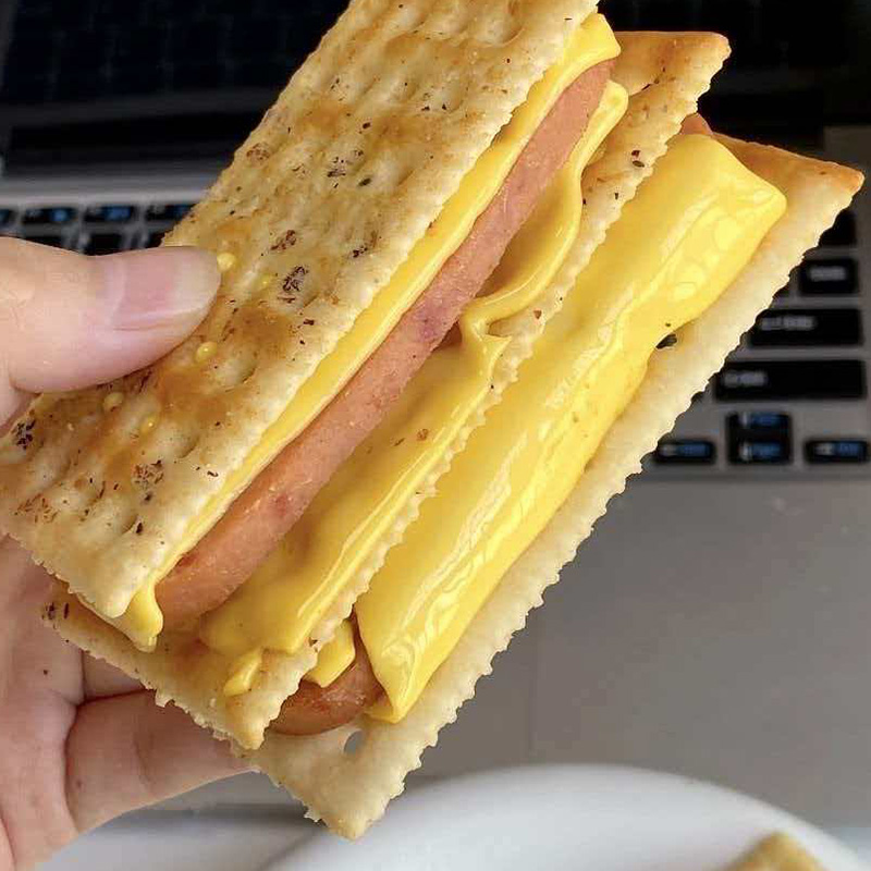 Frisdrankcrackers met zwarte truffelham